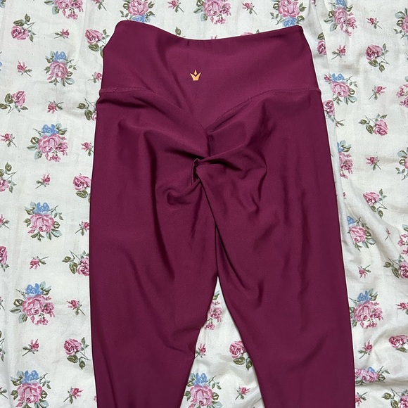 small, maroon exercise leggings - Picture 3 of 3